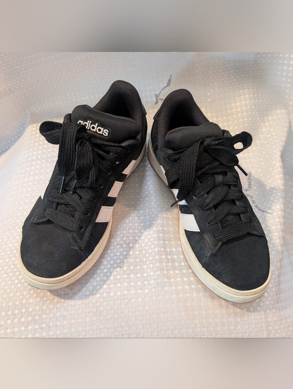 Unisex Skater Adidas Black & White Classic Sneaks